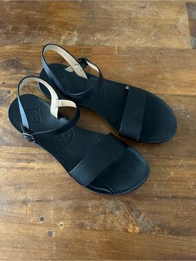 Freewaters Sedona Sandals Black Leather ankle strap Women’s size 9